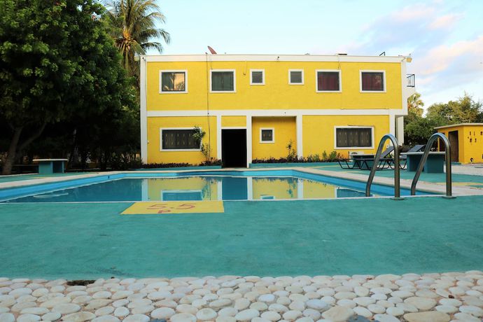 Imagen de la piscina del Hotel Villas del Mar. Foto 20