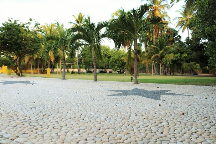 Imagen de los exteriores del Hotel Villas del Mar. Foto 15