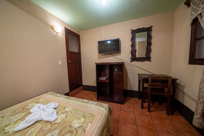 Imagen de la habitación del Hotel Villas del mirador. Foto 2