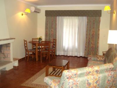 Imagen de los interiores del Hotel Villas do Lago. Foto 2