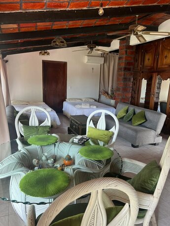 Imagen de la habitación del Hotel Villas el Dorado. Foto 13