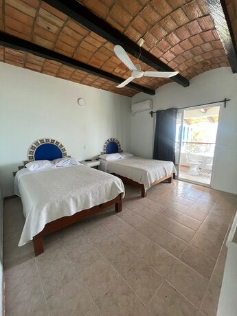 Imagen de la habitación del Hotel Villas el Dorado. Foto 16