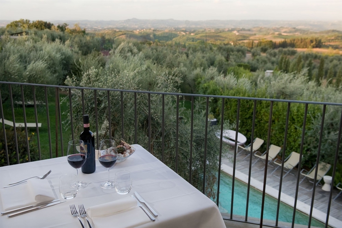 Imagen del bar/restaurante del Hotel Villasanpaolo. Foto 5