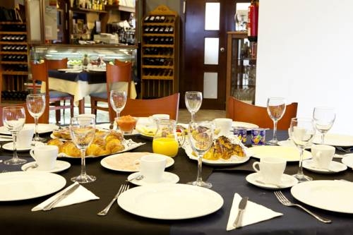 Imagen del bar/restaurante del Hotel Villasegura. Foto 8