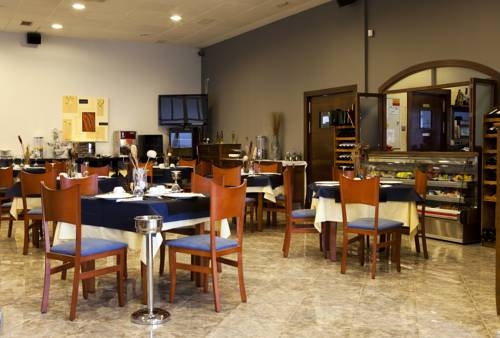 Imagen del bar/restaurante del Hotel Villasegura. Foto 13