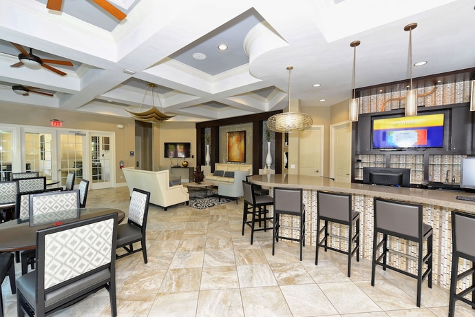 Imagen de los interiores del Hotel Villatel Village At Solterra Resort. Foto 17