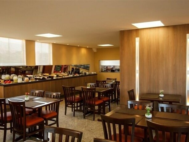 Imagen del bar/restaurante del Hotel Ville De Montagne. Foto 23