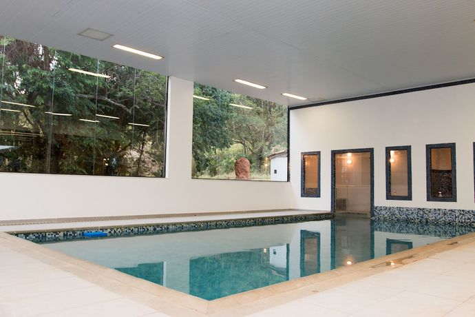 Imagen de la piscina del Hotel Ville Real. Foto 18