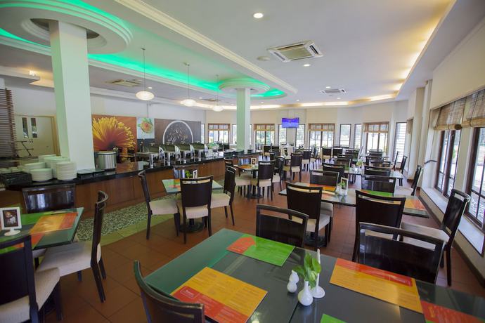 Imagen del bar/restaurante del Hotel Villea Morib. Foto 2