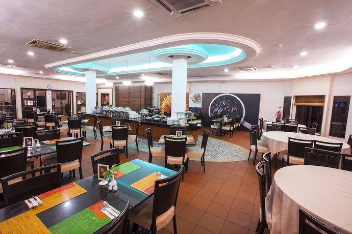 Imagen del bar/restaurante del Hotel Villea Morib. Foto 4
