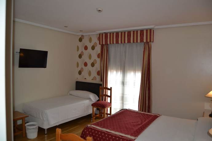 Imagen de la habitación del Hotel Villegas. Foto 2