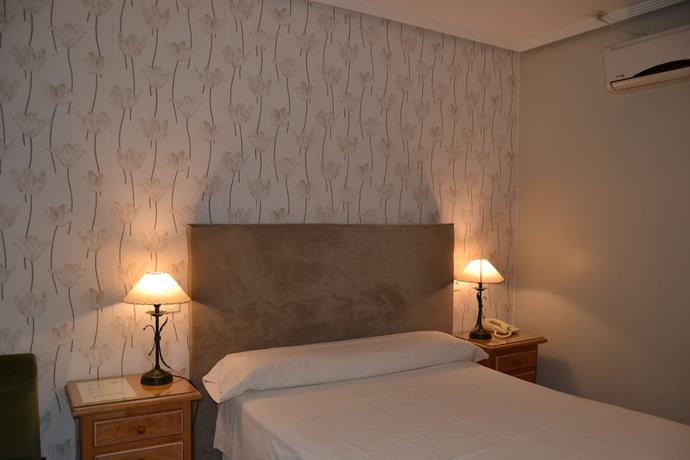 Imagen de la habitación del Hotel Villegas. Foto 8