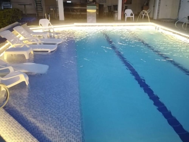 Imagen de la piscina del Hotel Villeta Suite. Foto 19