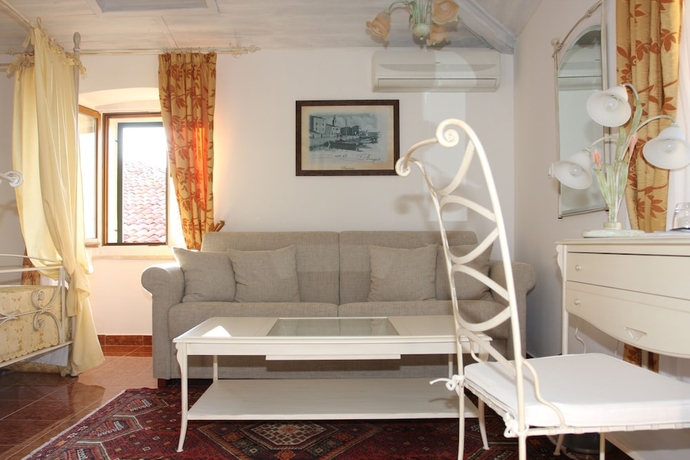 Imagen de la habitación del Hotel Villetta Phasiana. Foto 13
