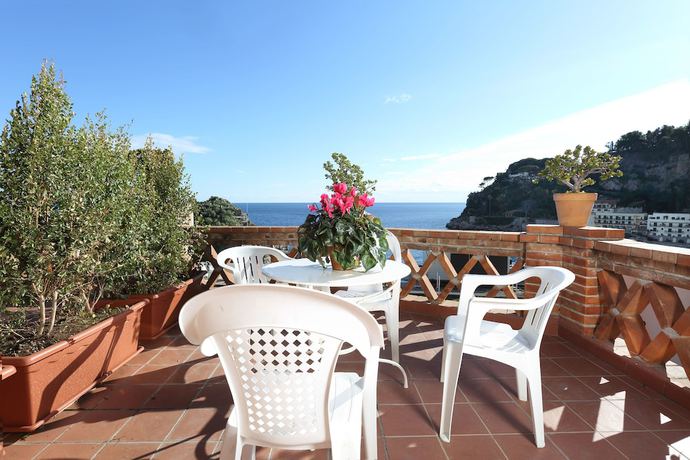 Imagen de los exteriores del Hotel Villino Gallodoro. Foto 15