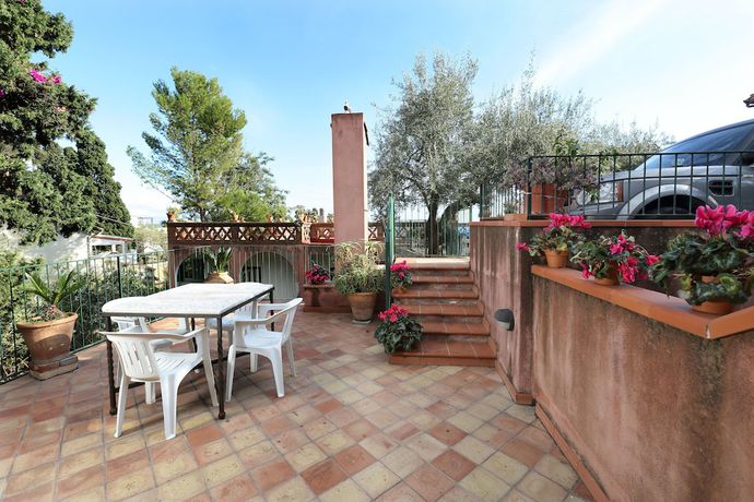Imagen de los exteriores del Hotel Villino Gallodoro. Foto 16