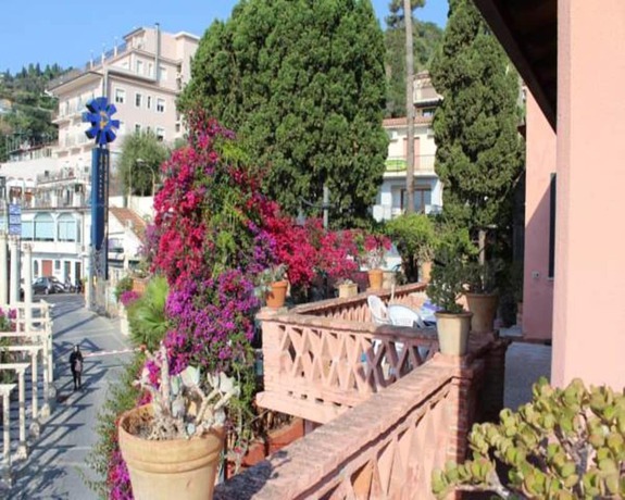 Imagen de los exteriores del Hotel Villino Gallodoro. Foto 17