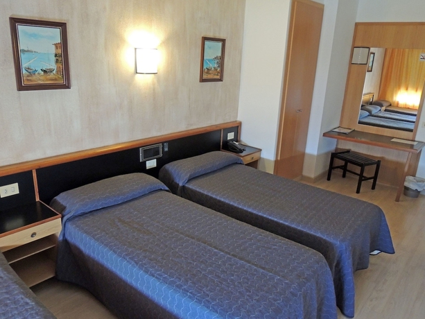 Imagen de la habitación del Hotel Vilobí. Foto 5