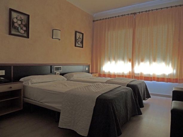 Imagen de la habitación del Hotel Vilobí. Foto 14