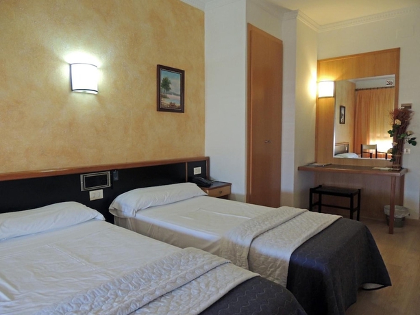 Imagen de la habitación del Hotel Vilobí. Foto 16