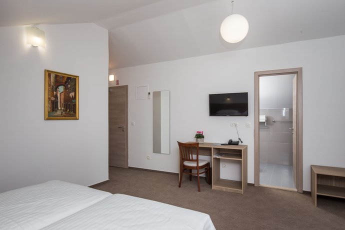 Imagen de la habitación del Hotel Vimbula. Foto 17