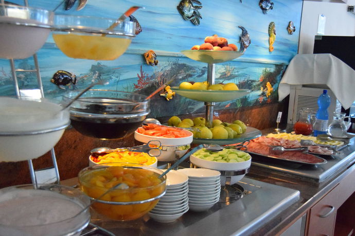 Imagen del bar/restaurante del Hotel Vina De Mar. Foto 9