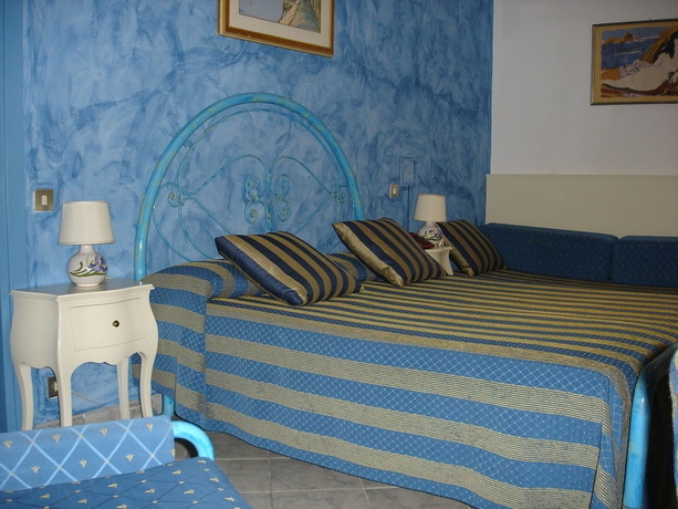 Imagen de la habitación del Hotel Vina Del Mar Pineta. Foto 7