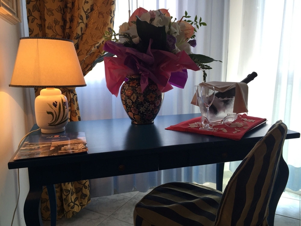 Imagen de la habitación del Hotel Vina Del Mar Pineta. Foto 8