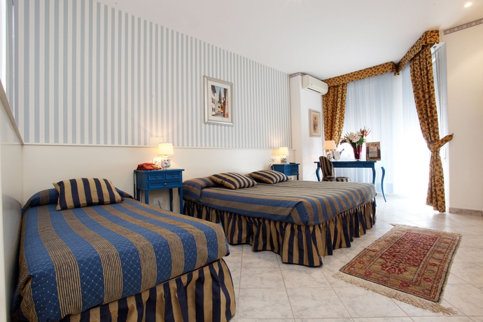 Imagen de la habitación del Hotel Vina Del Mar Pineta. Foto 9
