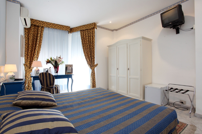 Imagen de la habitación del Hotel Vina Del Mar Pineta. Foto 10