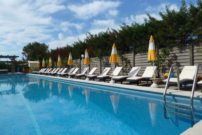 Imagen de la piscina del Hotel Vina Del Mar Pineta. Foto 12