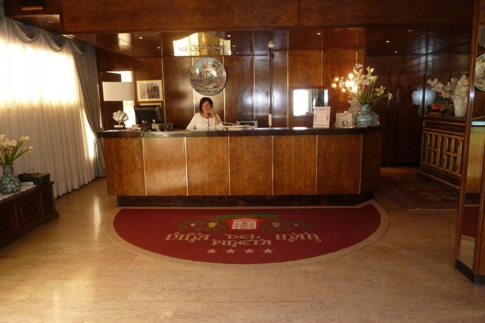 Imagen de los interiores del Hotel Vina Del Mar Pineta. Foto 11