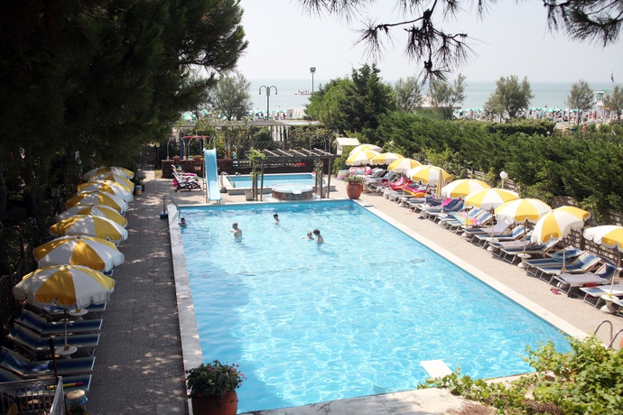 Imagen de la piscina del Hotel Vina Del Mar Pineta. Foto 13