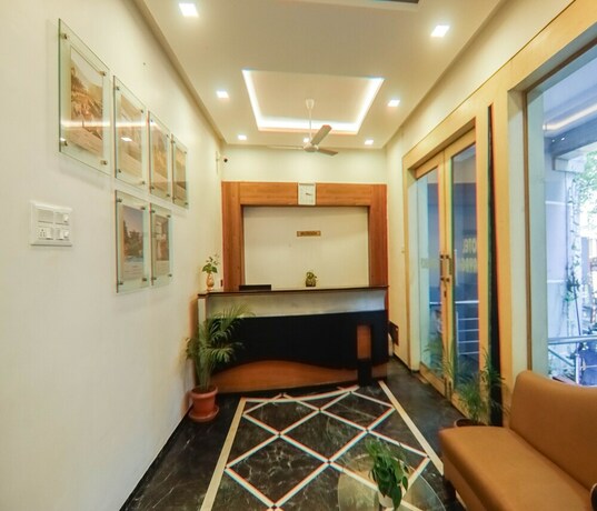 Imagen general del Hotel Vinayaga Excellenciy Tiruppur. Foto 11