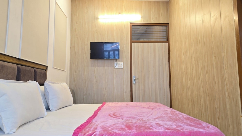 Imagen de la habitación del Hotel Vinayak Palace, Mathura. Foto 11