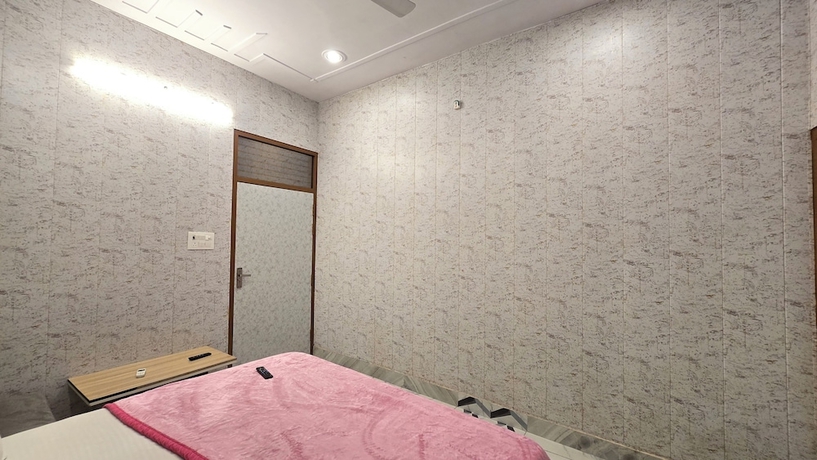 Imagen de la habitación del Hotel Vinayak Palace, Mathura. Foto 13
