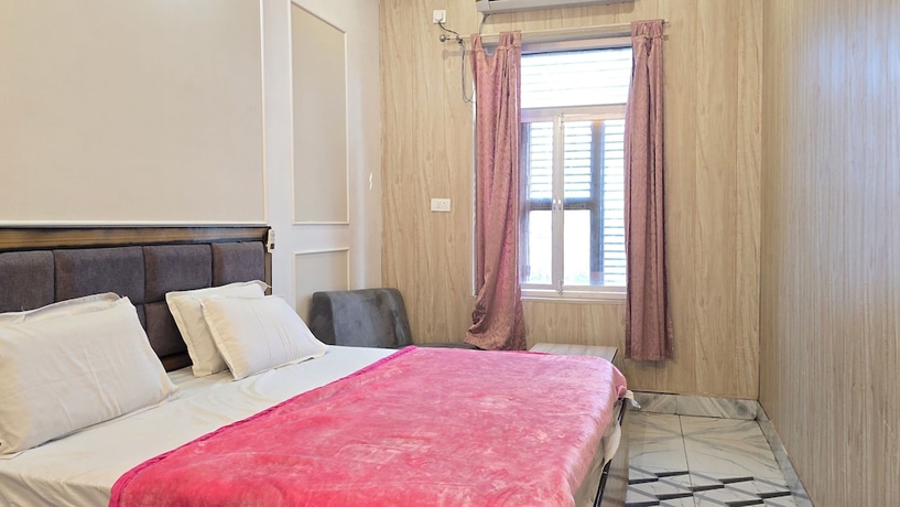 Imagen de la habitación del Hotel Vinayak Palace, Mathura. Foto 15