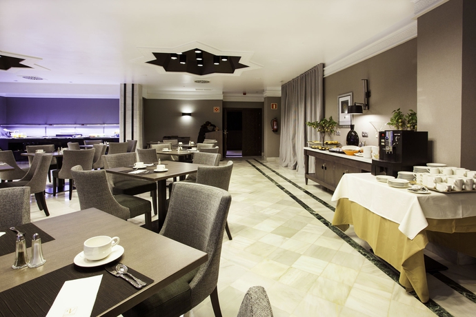 Imagen del bar/restaurante del Hotel Vincci Albayzin. Foto 2