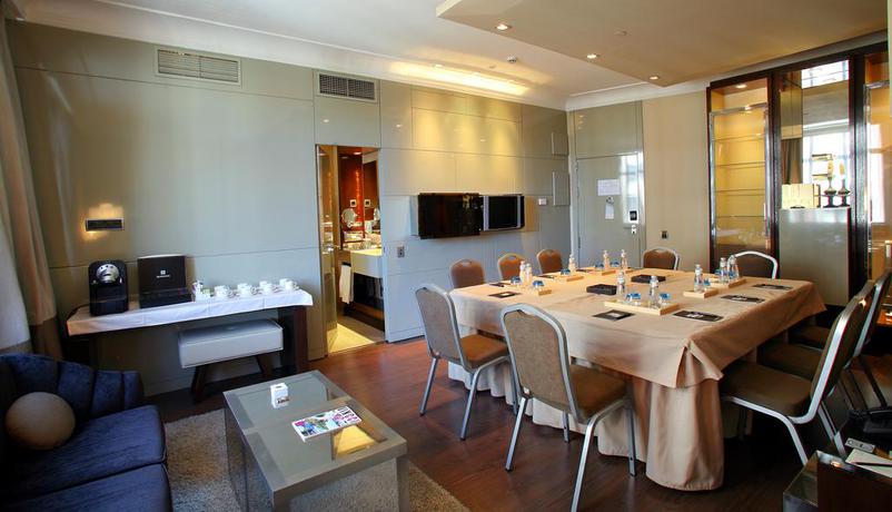 Imagen del bar/restaurante del Hotel Vincci Capitol. Foto 4