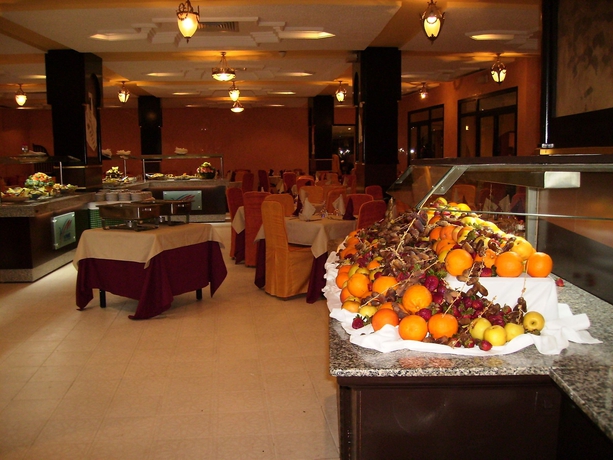 Imagen del bar/restaurante del Hotel Vincci Helya Beach. Foto 3