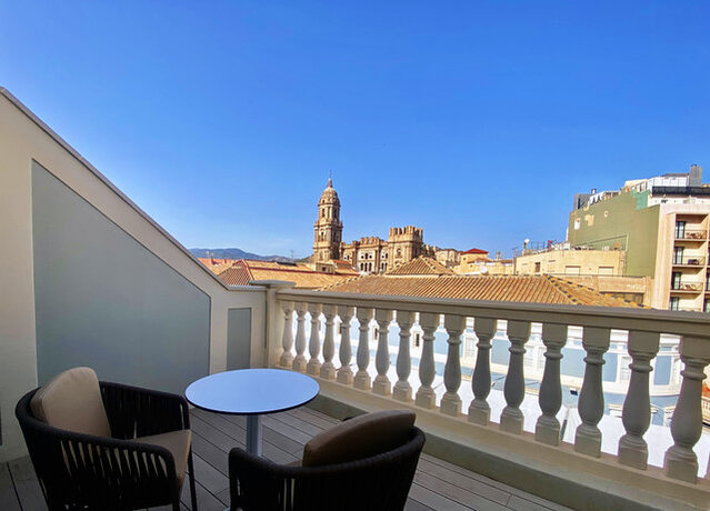 Imagen de los exteriores del Hotel Vincci Larios Diez. Foto 9