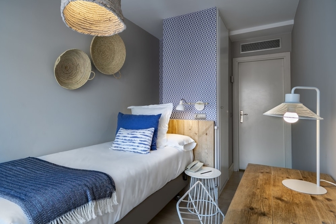 Imagen de la habitación del Hotel Vincci Puerto Chico. Foto 13