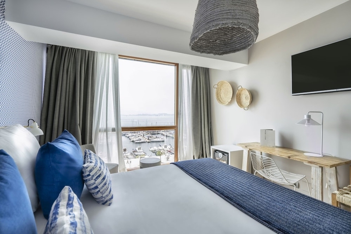 Imagen de la habitación del Hotel Vincci Puerto Chico. Foto 16