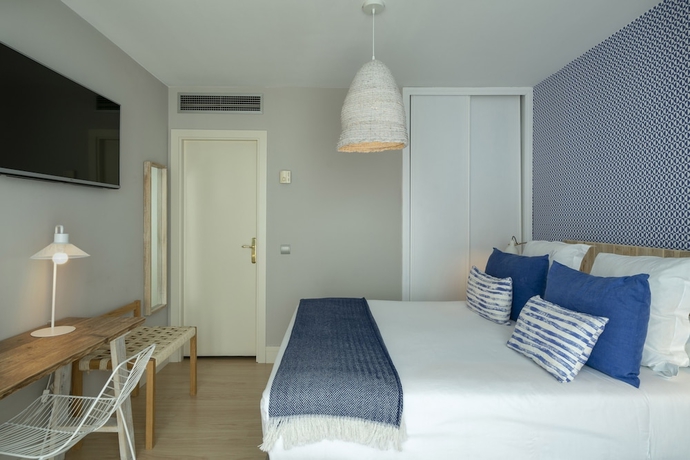 Imagen de la habitación del Hotel Vincci Puerto Chico. Foto 17