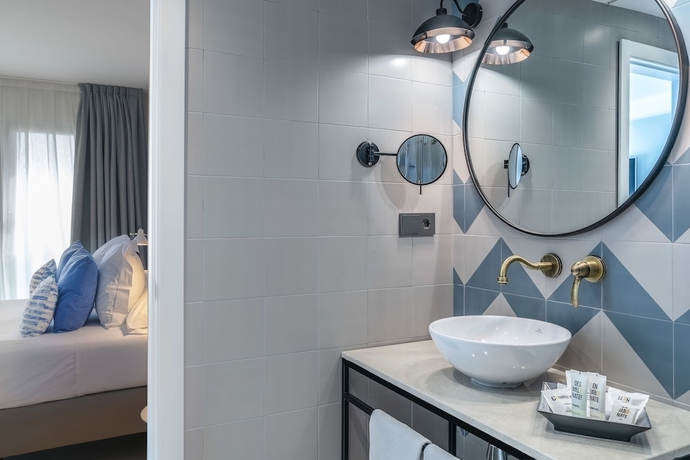 Imagen de la habitación del Hotel Vincci Puerto Chico. Foto 19