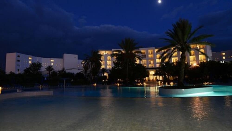 Imagen de la piscina del Hotel Vincci Saphir Palace and Spa. Foto 17