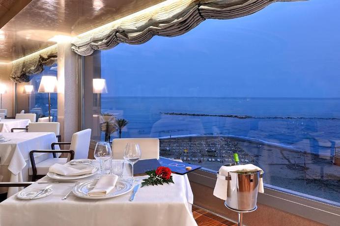 Imagen del bar/restaurante del Hotel Vincci Selección Aleysa. Foto 3