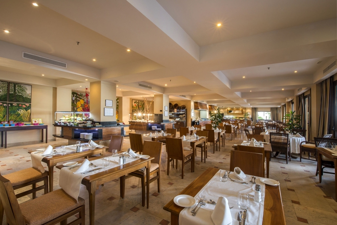 Imagen del bar/restaurante del Hotel Vincci Selección La Plantación Del Sur. Foto 2