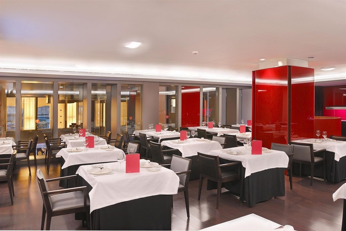Imagen del bar/restaurante del Hotel Vincci Zentro Zaragoza. Foto 1
