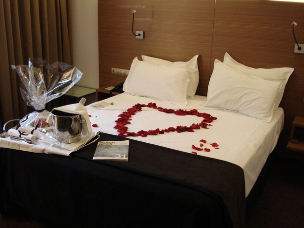 Imagen de la habitación del Hotel Vincci Zentro Zaragoza. Foto 4